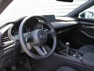 Mazda 3 2.0 e-SkyActiv-G M Hybrid 150 Homura | Stoelverwarming | Camera | Dodehoek detectie | HUD | 18' LM | LED | Cruise adapt. |