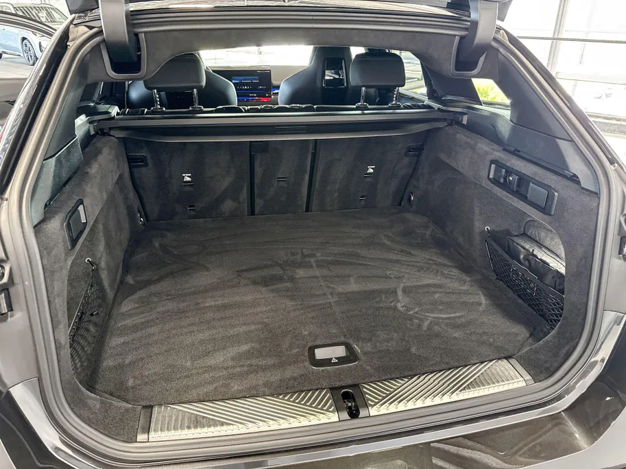 BMW M5 Touring M Drive Professional
