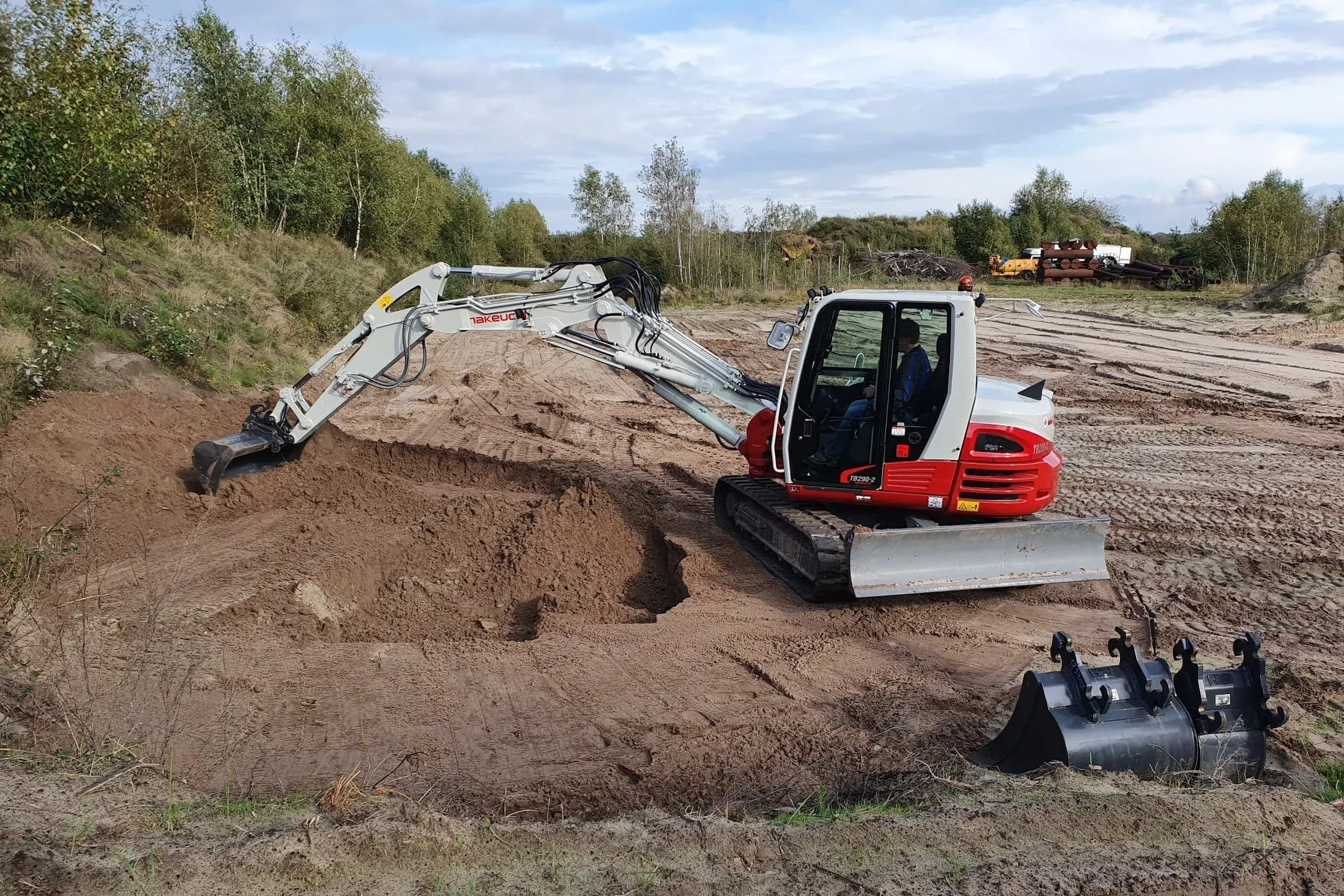 Takeuchi TB290-2 two piece boom graafmachine verzet grond