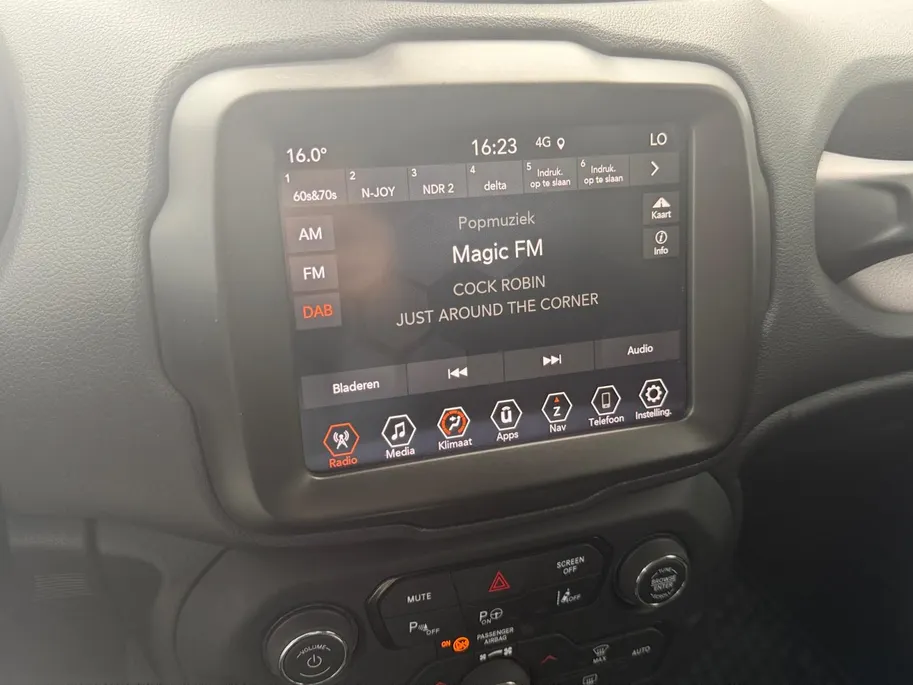 Jeep Renegade 4xe 240 Plug-in Hybrid Electric S 12 MAANDEN GARANTIE! | Stoel/stuur verwarming | Navigatie | Camera | Adapt cruise / Clima control |