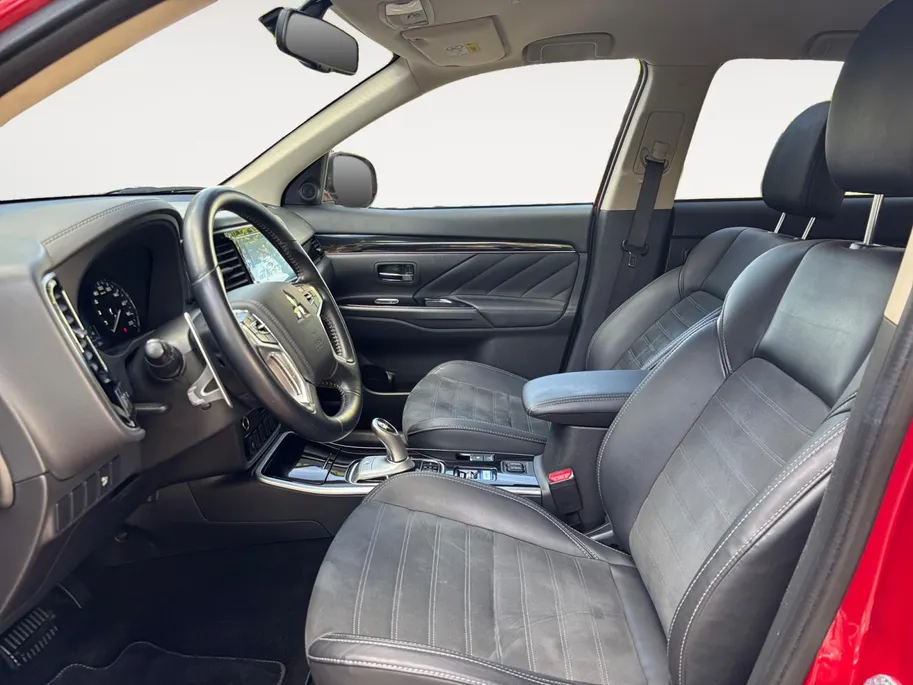 Mitsubishi Outlander 2.4 PHEV Pure+ | Trekhaak | Camera | Stoelverwarming | Cruise |