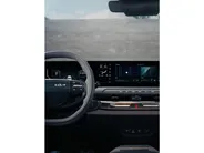 Kia EV3 Plus Advanced 58.3 kWh | NU IN DE SHOWROOM, MAAK NU EEN PROEFRIT!  Private Lease vanaf €429,- p.m. | Gratis Metallic Lak t.w.v. €750,- | Kia Financial lease met 2,99% Rente | 408Km WLTP | Navigatie | Adaptieve cruisecontrol | Stoel en stuur verwarming | K