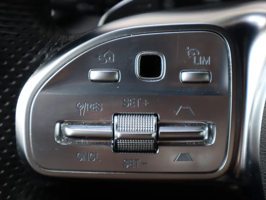 Mercedes-Benz GLC 300e 4MATIC Business Solution AMG l Trekhaak l Stoelverwarming l Achteruitrij camera