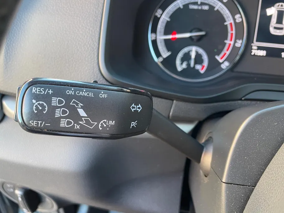Škoda Karoq 1.0 TSI Ambition Business DSG-Automaat| Wegklapbare trekhaak| Navi| Cruise Control| Climate control| Parkeersensoren v+a|