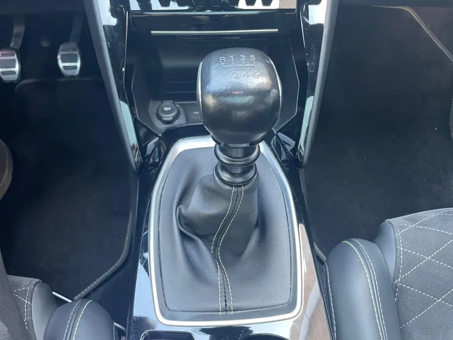 Peugeot 208 1.2 PureTech GT Pack *Navi+Camera*Parkeersensoren*Panoramadak*Stoelverwarming*Climate Control*Cruise Control*Leuke auto!
