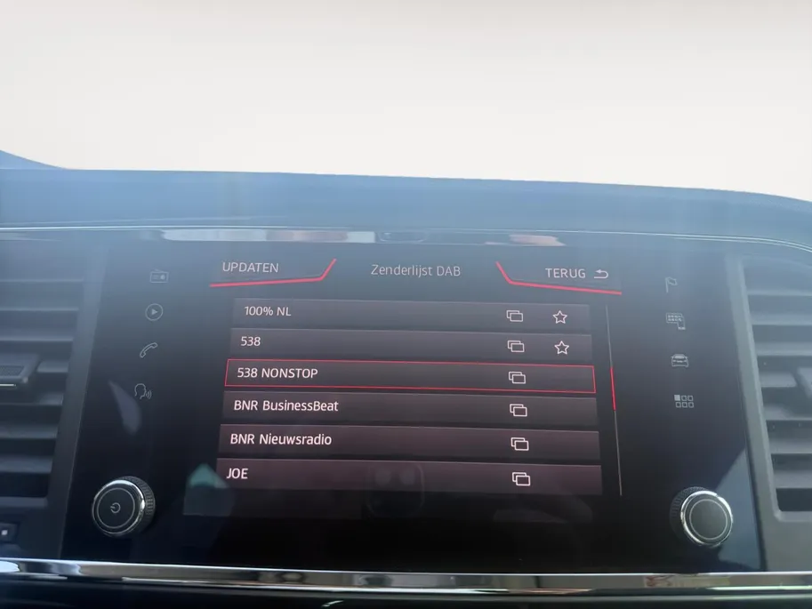 SEAT Ateca 1.5 TSI Style Business Intense | Automaat | Apple Carplay/Android Auto | Trekhaak | Climate Control | Adaptief Cruise Control | Stoelverwarming | Camera | Navigatie | Stuurbediening
