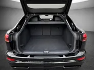 Audi Q6 e-tron Sportback S edition performance 100 kWh · Panorama dak · Trekhaak · Luchtvering · Optiekpakket zwart · Rode remzadels