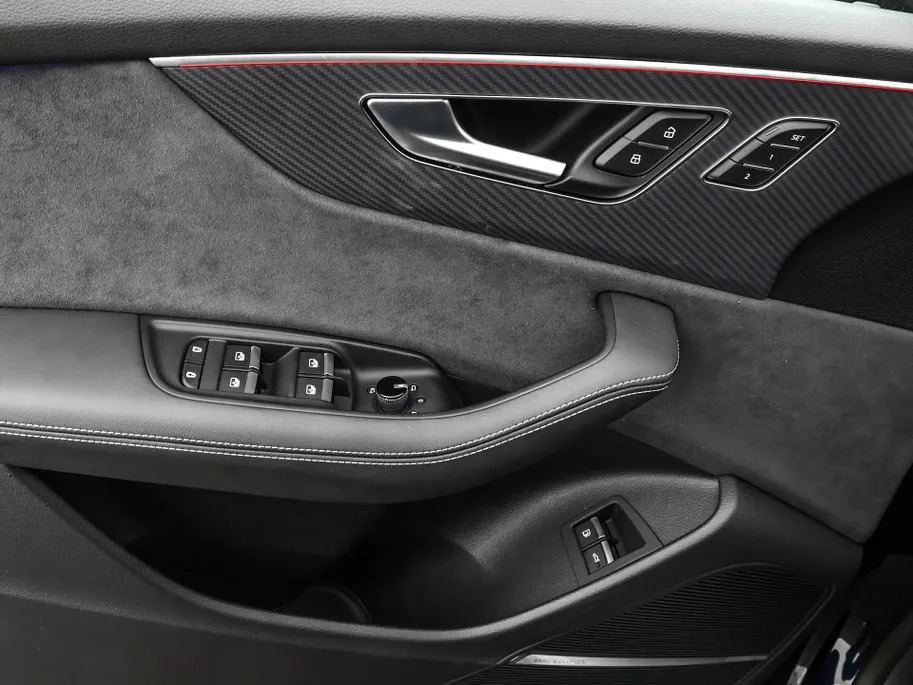 Audi Q8 55 TFSI e quattro Pro Line S 394 PK · 22' LM Velgen · Glazen panorama dak · B&O Premium 3D · Assist. plus, remote park · Stoelventilatie + Massage · Trekhaak · Servosluiting