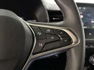Renault Clio 90PK TCe GPF Techno | Navi | Camera | Parkeersensoren | Digital Cockpit | Apple CarPlay/Android Auto | Armsteun | Licht & Regen Sensor | Climate Control |