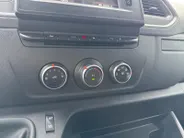 Renault Master T33 2.3 - 135PK dCi L2H2 Work Edition | BPM VRIJ | Trekhaak | Parkeersensoren | Camera | Navi | Apple CarPlay/Android Auto | Volledig betimmerd | Airco | Cruise Control |