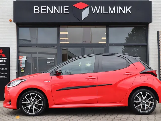 Toyota Yaris 1.5 Hybrid Launch Edition Bi-tone | JBL | Blindspot