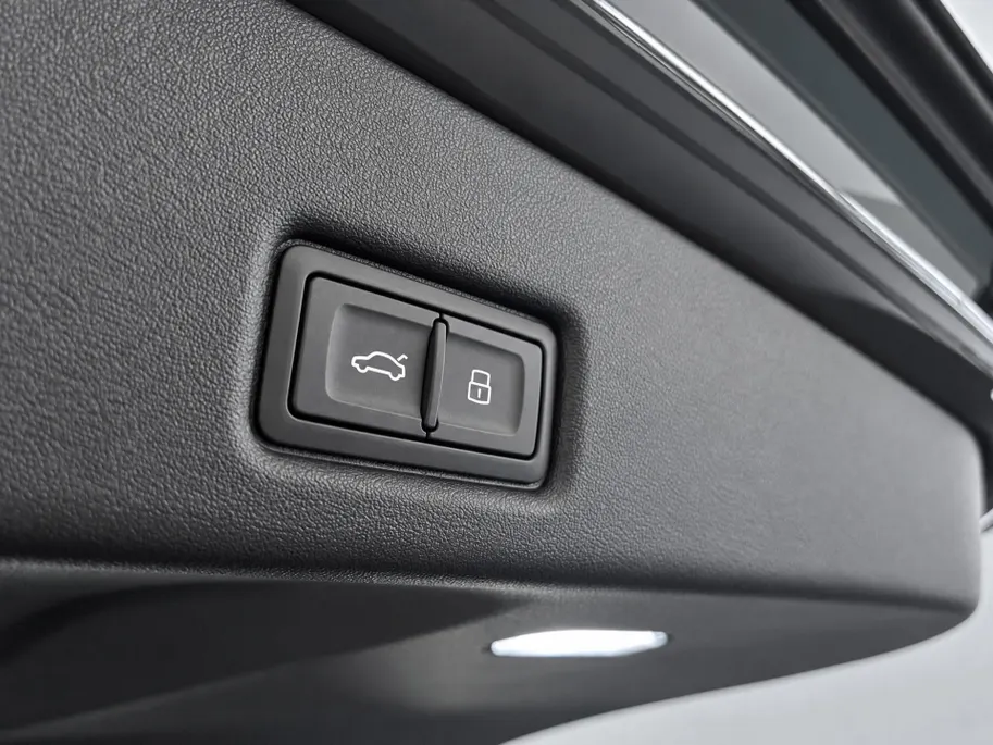 Audi Q5 Sportback e-hybrid quattro S edition Competition 367 PK · Glazen panoramadak · Head-up display · B&O premium 3D