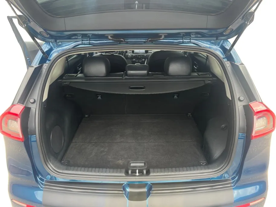 Kia Niro 1.6 GDi Hybrid ExecutiveLine | Compleet dealer onderhouden! | Elektrisch verstelbare stoelen incl. geheugenfunctie | Stoelverwarming- en koeling | JBL geluidsinstallatie | Dodehoekassistentie | Achteruitrijcamera | Navi | Climate control