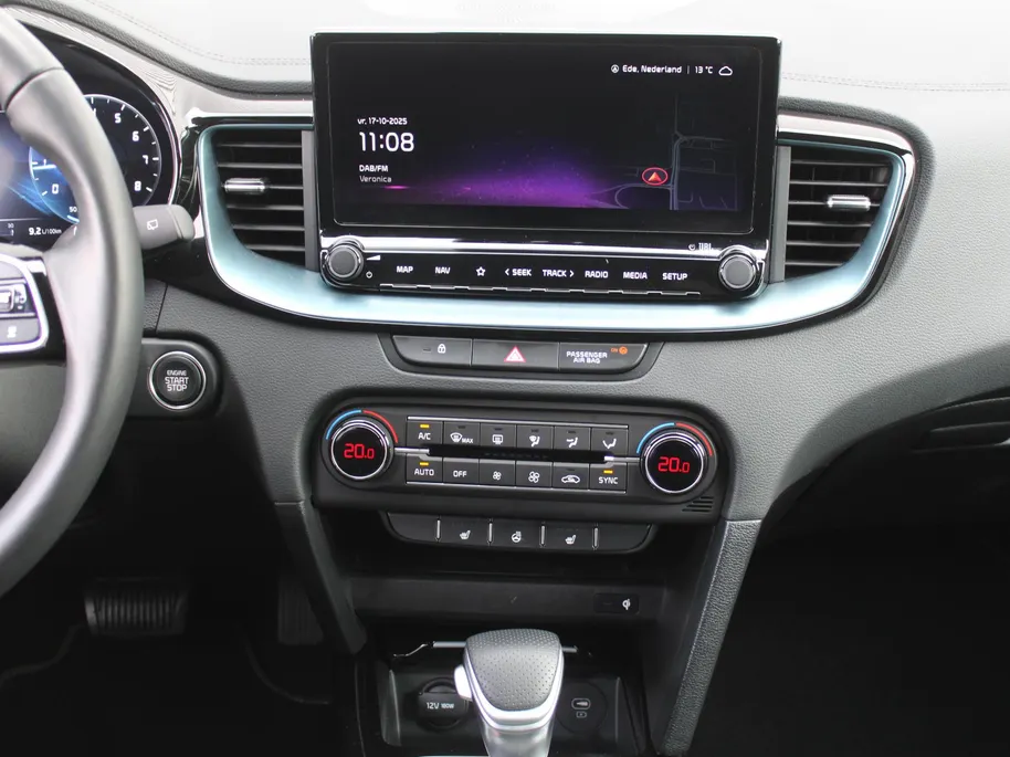 Kia Ceed Sportswagon 1.0 T-GDi MHEV Design Edition | Stuur-/stoelverwarming | Cruise adapt. | Camera | 16' LM | Elek. achterklep | JBL audio | LED |