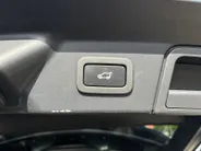 Land Rover Range Rover Velar 2.0 P400e S |Meridian Audiosysteem|Elektrisch bedienbare achterklep| Dodehoek detectie| Trekhaak| 12 maanden Bovag Garantie|