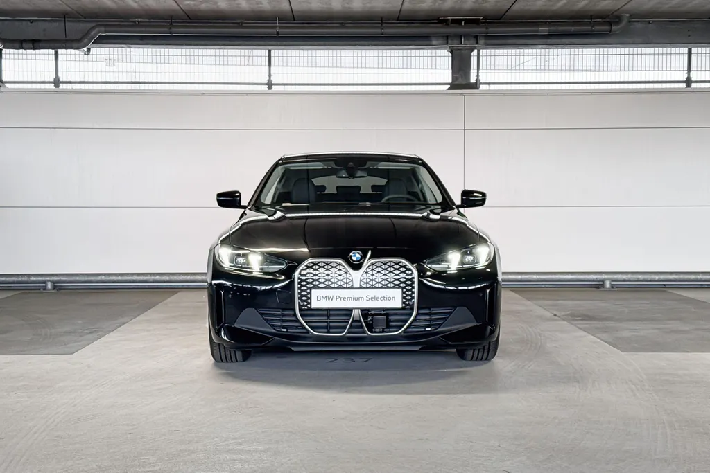 BMW i4 eDrive35 70 kWh