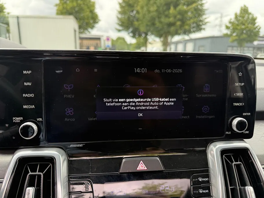 Kia Sorento 1.6 T-GDI Plug-in Hybrid 4WD Edition 7p. | Dealer onderhouden | Trekhaak | Apple Carplay / Android Auto | Navigatiesysteem | Elektrisch Schuif / Kanteldak | Head-up Display |  Elektrisch Verstelbare Voorstoelen | Bestuurdersstoel Met geheugen | Stoelverwa
