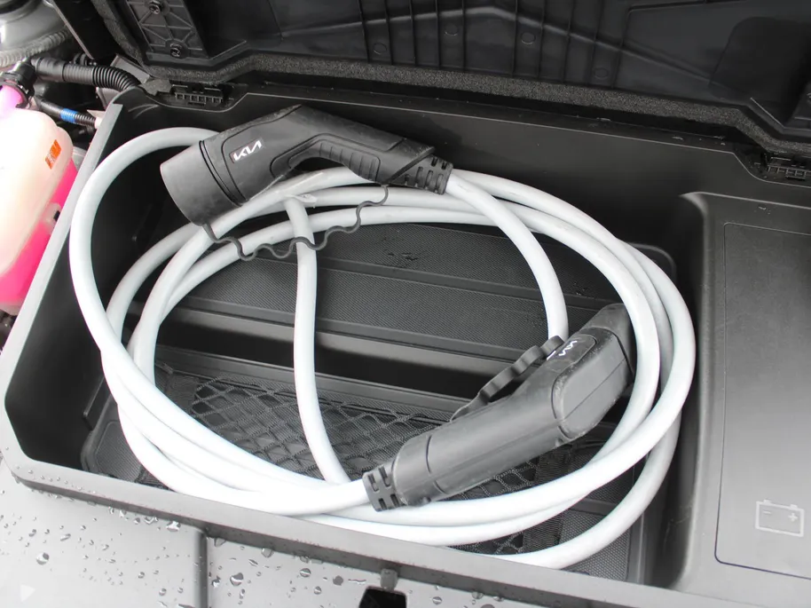 Kia Niro EV Edition Advanced 64.8 kWh | Stuur-/stoelverwarming | Elektr. stoelverstelling | Camera | Cruise adapt. | 17'LM | Clima | 17% bijtelling |