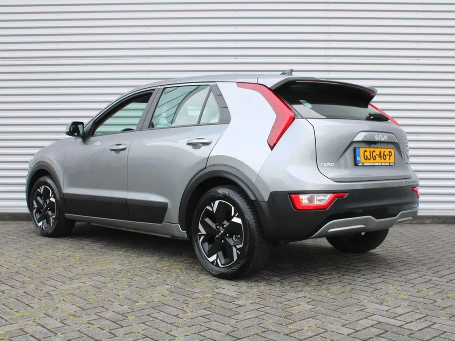 Kia Niro EV Light Edition 64.8 kWh | Airco | Cruise | Navi | Camera | PDC | 17' LM | All season banden | 17% bijtelling |