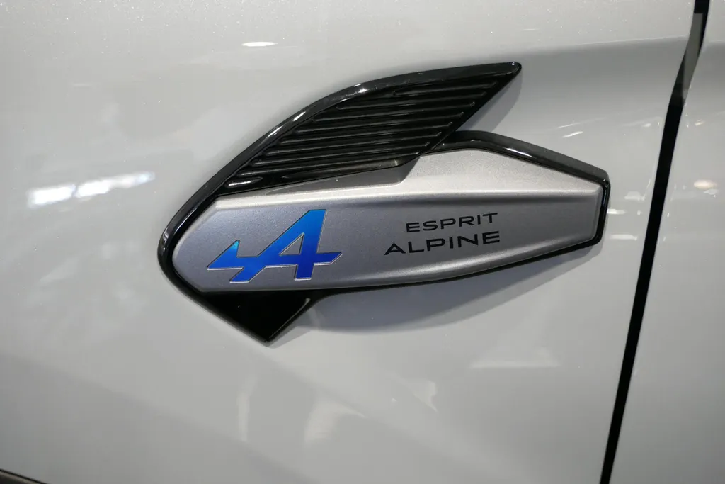 Renault Captur 1.8 E-Tech full hybrid 160 esprit Alpine | Profiteer nu van €2.500,- Zeeuw & Zeeuw voorraadkorting |Elec. Schuif/kantel dak | Harman Kardon geluidinstallatie | Uit voorraad leverbaar op = op
