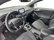 Ford Focus 2.3 EcoBoost ST-3 | 280 PK | Launch control | Recaro stoelen | 19' inch lichtmetalen velgen | Apple carplay & Android auto | Parkeersensor voor en achter | Achteruitrijcamera | Bang & Olufsen audio | Winter pack | Cruise control | Bovag garantie |