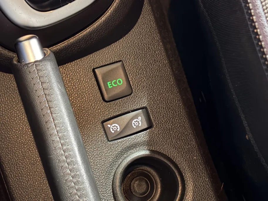 Renault Captur 150PK TCe Intens Automaat | 1ste Eigenaar | Trekhaak | 1200kg Trekgewicht | Cruise Control | Climate Control | Navigatie | Camera | Parkeersensoren | Licht & Regen Sensor | Armsteun |