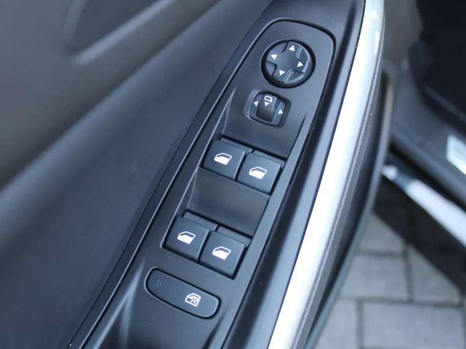 Opel Grandland 1.2 Turbo GS Line | Stuur-/ stoel-/ voorruitverwarming | Matrix LED | Elek. achterklep | 18' LM | Dodehoek detectie | Clima | Navi | Camera voor + achter |