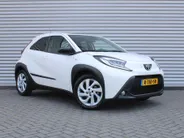 Toyota Aygo X 1.0 VVT-i S-CVT first | Camera | Android Auto/Apple Carplay | Cruise | Clima | Automaat | 17' LM |