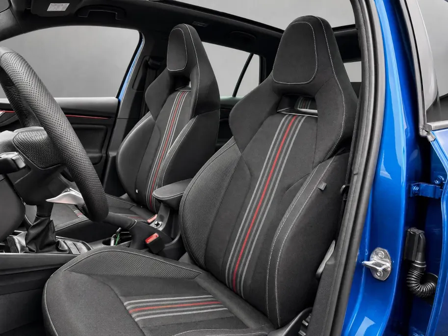 Škoda Scala 1.0 TSI Monte Carlo 85 kW / 115 PK Hatchback 6 versn | Race Blue | Trekhaak |