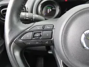 Mazda 2 Hybrid 1.5 Select | 16" LM | Stoel- & stuurverwarming | HUD | Camera | Dodehoek sensor | Clima | Apple Carplay/Android Auto |