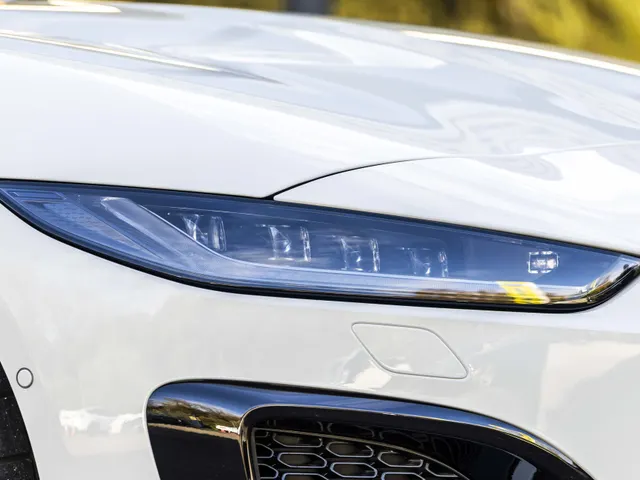 Jaguar F-TYPE P575 AWD R 75