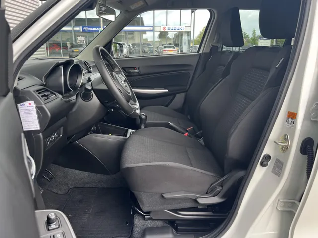 Suzuki Swift 1.2 Style Smart Hybrid | Apple Carplay & Android Auto | Climate Control | Lage Kilometerstand | 16' LM Velgen