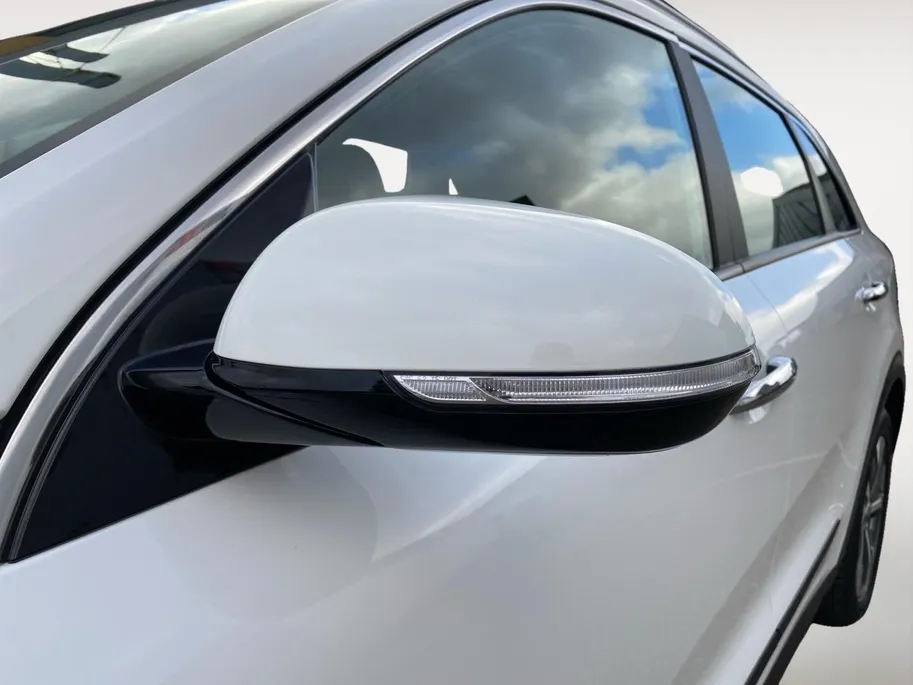 Kia e-Niro DynamicLine 64 kWh | Climate control | Navigatie | 17 inch LM-velgen | Keyless | AppleCarPlay-Android Auto | Parkeercamera | SOH 99.3% |