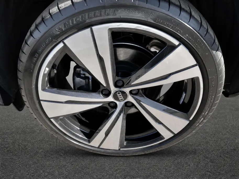 Audi Q5 2.0 TFSI e-hybrid 299pk quattro S edition Panoramadak · 360° Camera + parkeersensoren · Apple/Android Car Play · Fabrieksgarantie t/m 22-09-2029 of 100.000Km
