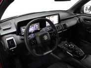 Suzuki e Vitara Style 61 kWh / Stoel + Stuurverwarming / 360° Camera / Navigatie /