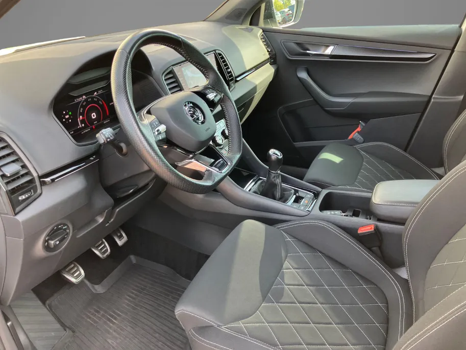 Škoda Karoq 1.5TSI/150PK ACT Sportline Business · Trekhaak · Camera · Stoelverwarming · Apple/Android Car Play · Navigatie ·