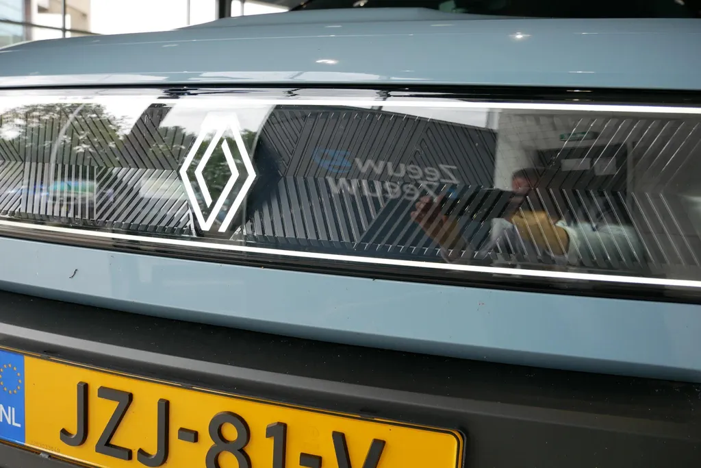 Renault 4 comfort range Techno 52 kWh |  Rijdende demonstratie auto | Vraag naar de actuele kilometerstand |