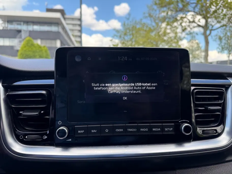 Kia Stonic 1.0 T-GDi MHEV DynamicLine Navigatie | Achteruitrijcamera | Lichtmetaal | Resterende fabrieksgarantie |