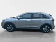 Kia Niro 1.6 GDi Hybrid DynamicLine |Super complete en leuke uitvoering! NU INCL Premiumpakket GRATIS! Incl. 12 maanden garantie! RIJKLAARPRIJS!!