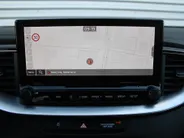 Kia Ceed 1.0 T-GDi DynamicPlusLine | Stuur-/stoelverwarming | Camera | Draadloos laden | LED | Dodehoek detectie | 16' LM |