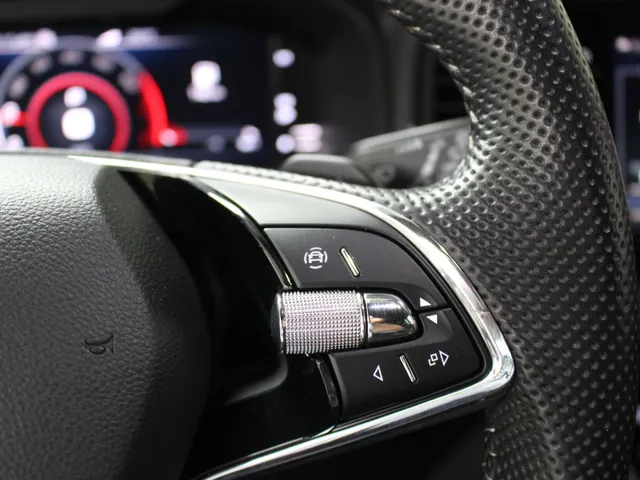 Škoda Karoq 1.5 TSI ACT Sportline Blackstyle Navigatie | Camera | Digitale Cockpit | Stoelverwarming | Adaptieve Cruuse Control