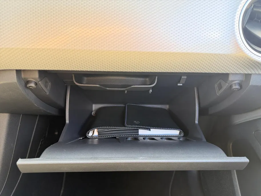 Volkswagen up! 1.0 | Camera | Parkeersensoren | Climate Control | Cruise Control | DAB | Stuurbediening | Bluetooth | Goed Onderhouden