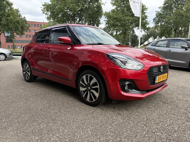 Suzuki Swift 1.0 Stijl Smart Hybrid | Trekhaak | All Seasons