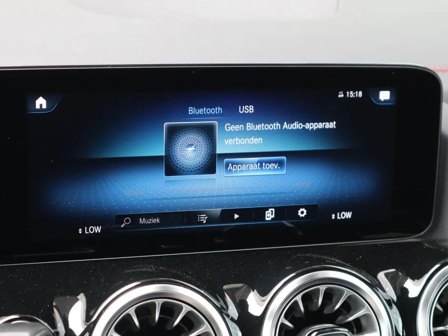 Mercedes-Benz EQA 250 AMG Line 67 kWh l Stoelverwarming l Ambiente lichtpakket l Achteruitrij camera
