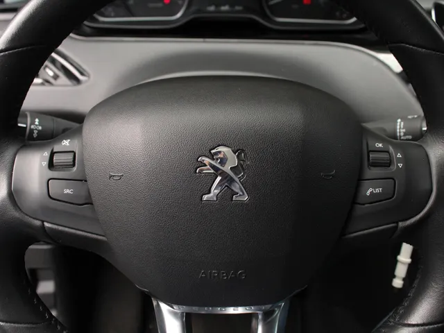 Peugeot 208 1.2 PureTech Signature | Airco | Navi | Park sens | Lm-Velgen