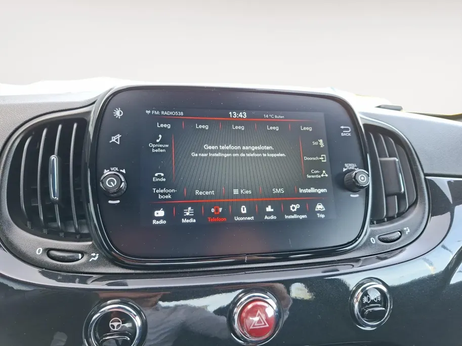 Fiat 500 Club | 1.0 Hybrid | Tech Pack | airco (automatisch) | Apple Carplay / Android Auto | Regensensor | 12 maanden Bovag garantie