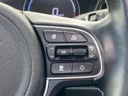 Kia e-Niro DynamicPlusLine 64 kWh | Climate control | Navigatie | Parkeercamera | Stoel + stuurverwarming | Keyless | Schuif-kanteldak | Line assist |