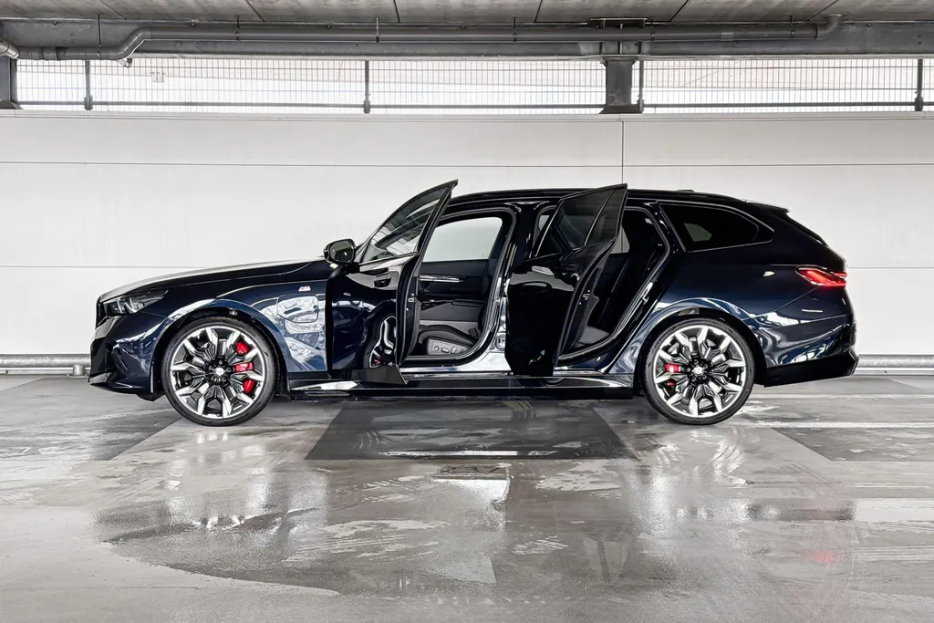 BMW 5 Serie Touring 550e xDrive