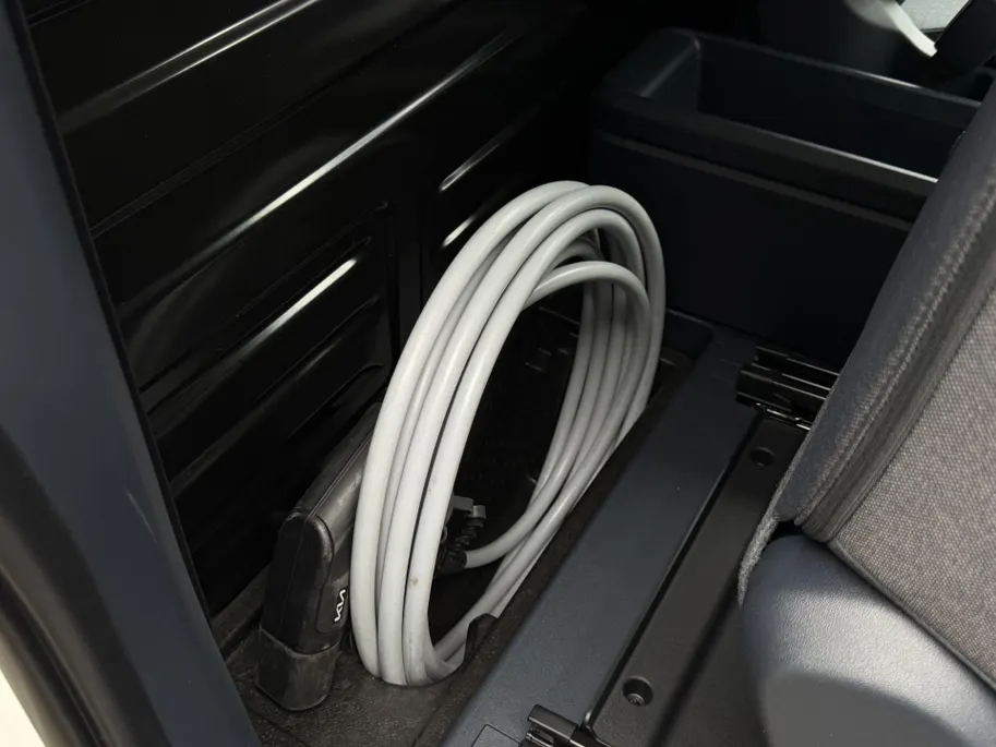 Kia PV5 L2H1 Plus 51.5 kWh | incl. berkentriplex laadvloer | All-season banden | 297 km WLTP-actieradius | Snelladen van 10% tot 80% in 30 minuten | Stoel- en stuurverwarming | Achteruitrijcamera | Draadloos Apple/Android Carplay | Parkeersensoren voor- en achter
