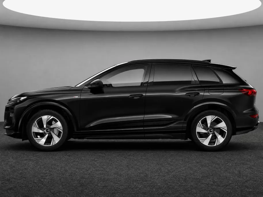 Audi Q6 e-tron S edition 83 kWh 252 PK · Adaptieve luchtvering · Glazen panoramadak · Trekhaak elek. wegklapbaar